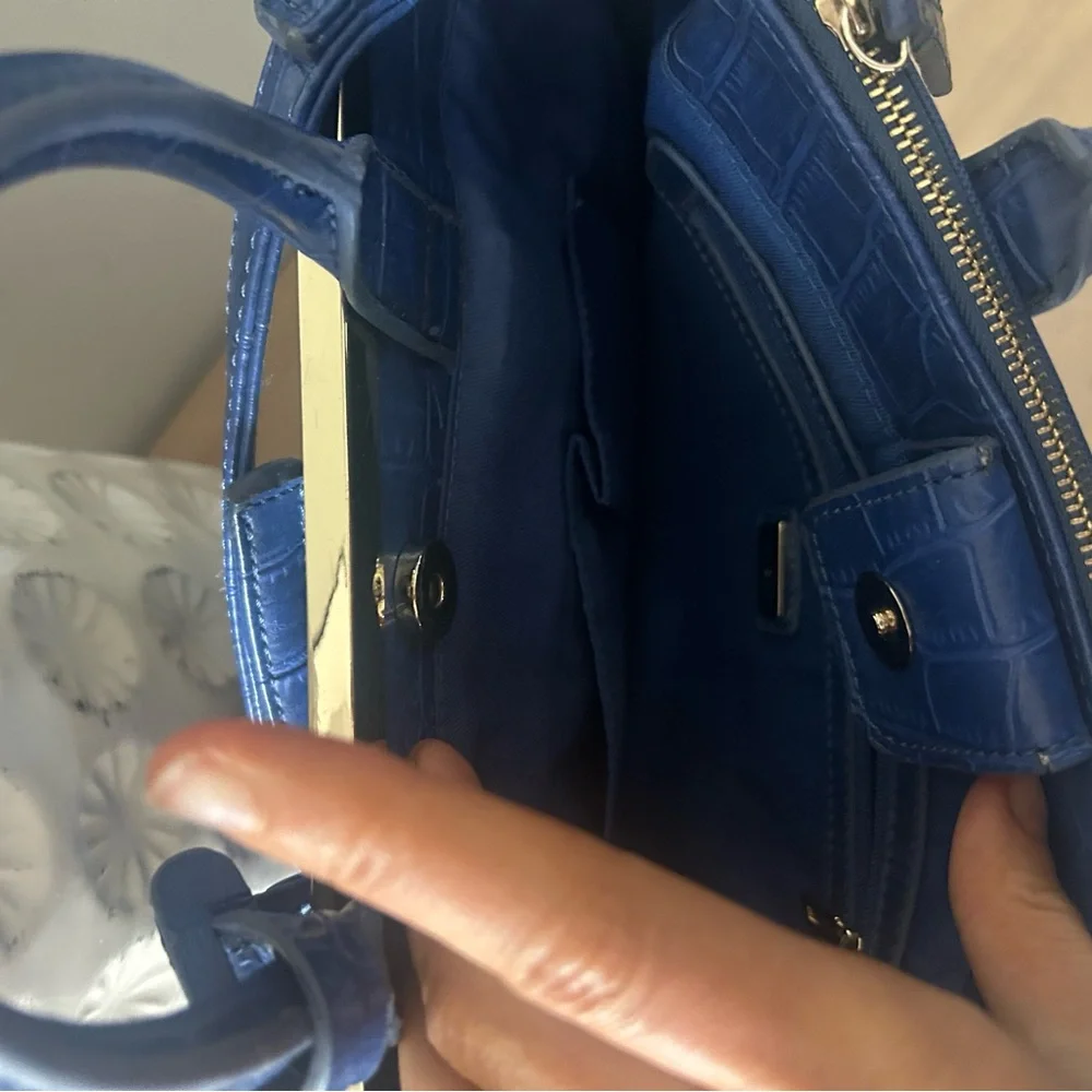 Guess detachable shoulder